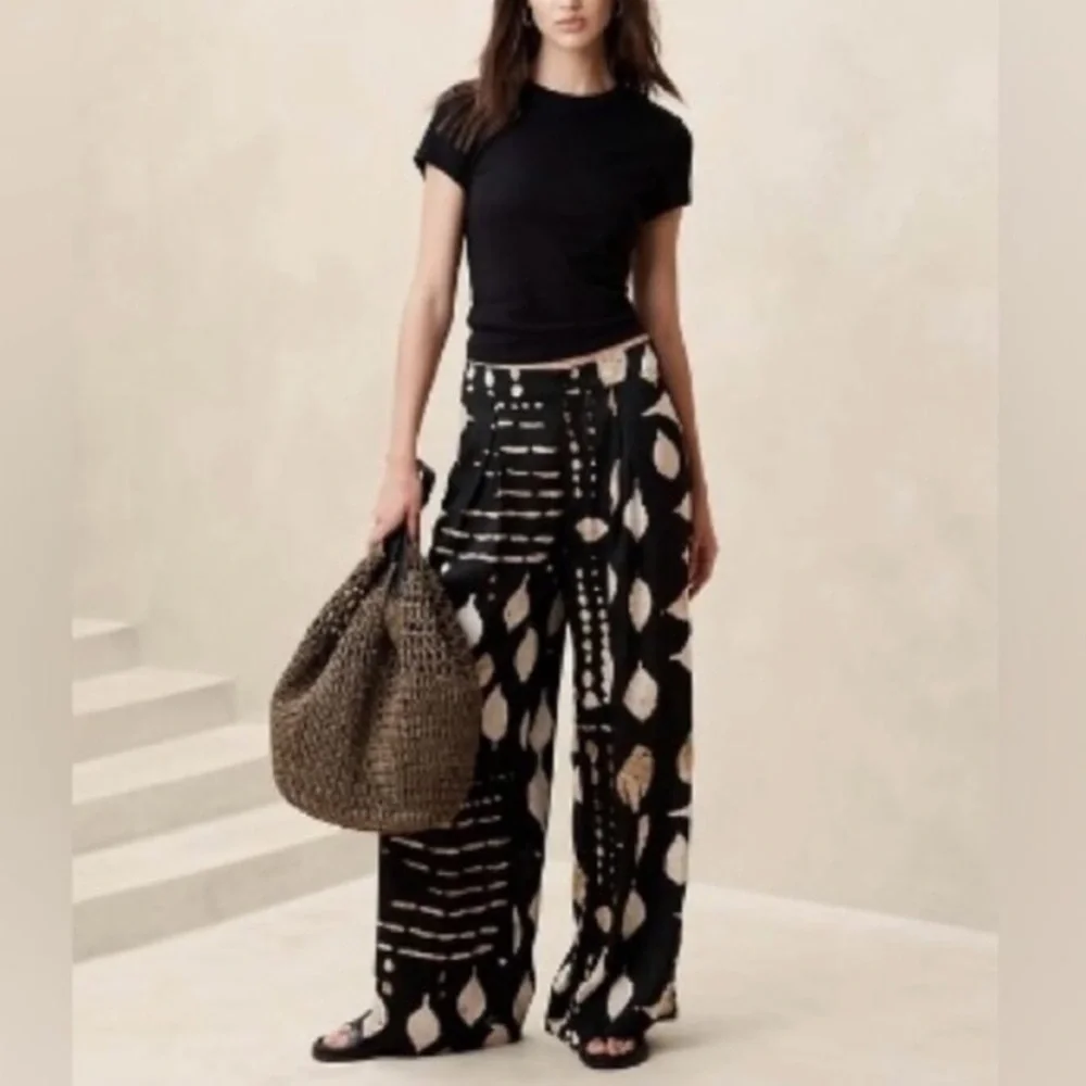 NWT Banana Republic Silky Black and Tan Leaf Print Wide Leg Women's Pants Size 8 - Picture 2 of 11